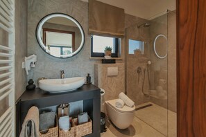 Family Villa, Multiple Bedrooms, Mountainside (Luxury Villa Kim Momjan) | Bathroom | Shower, towels, soap, shampoo