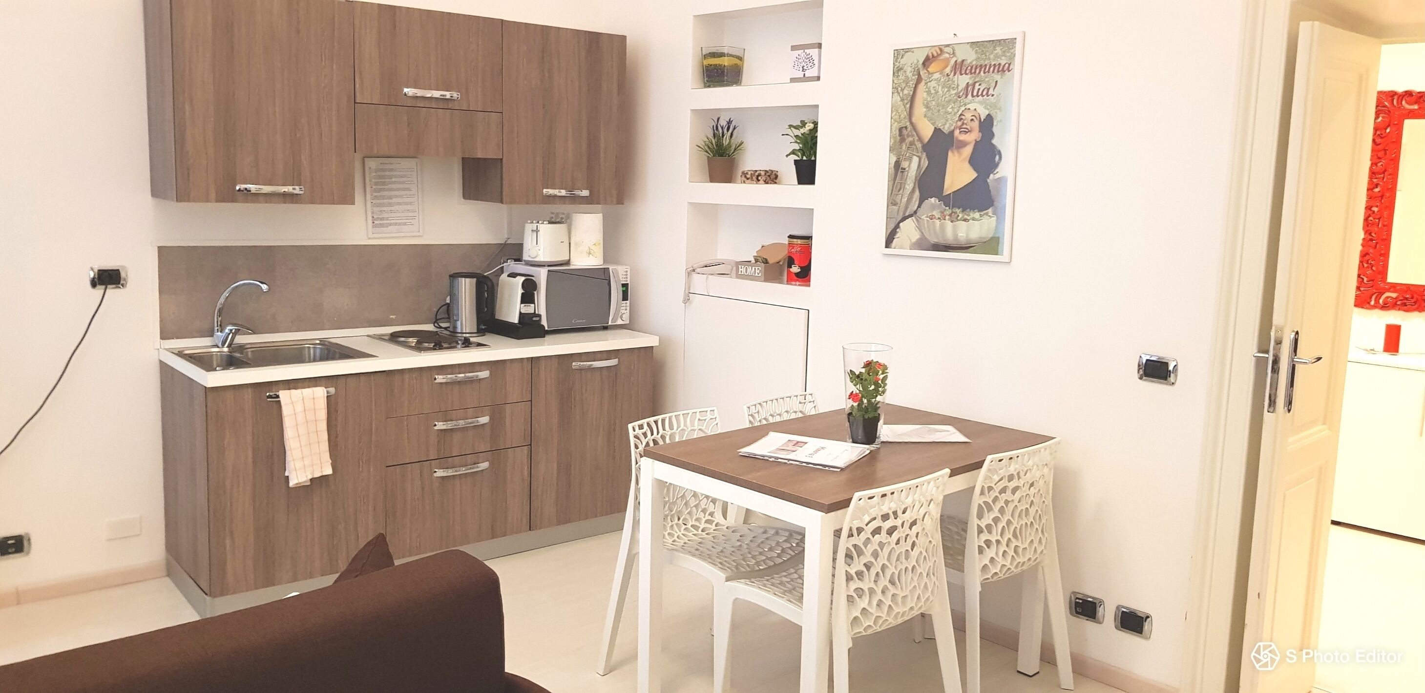 Microwave, coffee/tea maker, electric kettle, toaster