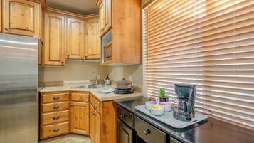 Fridge, microwave, coffee/tea maker, toaster
