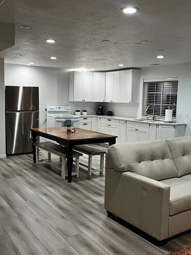 Gather & Stay: Perfect for Friends and Family