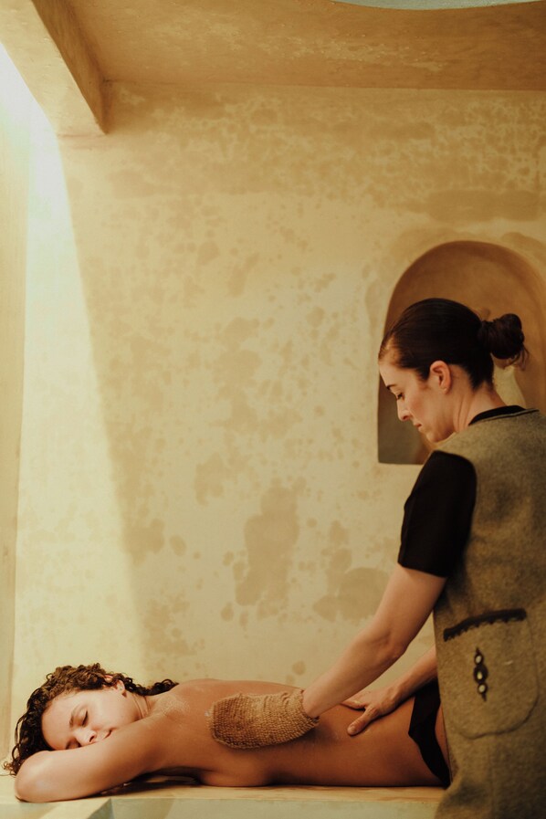 Couples treatment rooms, sauna, hot tub, steam room, Turkish bath