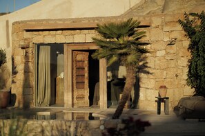 Couples treatment rooms, sauna, hot tub, steam room, Turkish bath