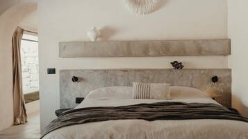 Suite, Balcony | In-room safe, blackout drapes, soundproofing, iron/ironing board