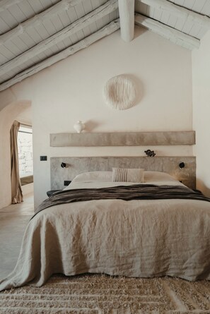 Suite, Balcony | In-room safe, blackout drapes, soundproofing, iron/ironing board