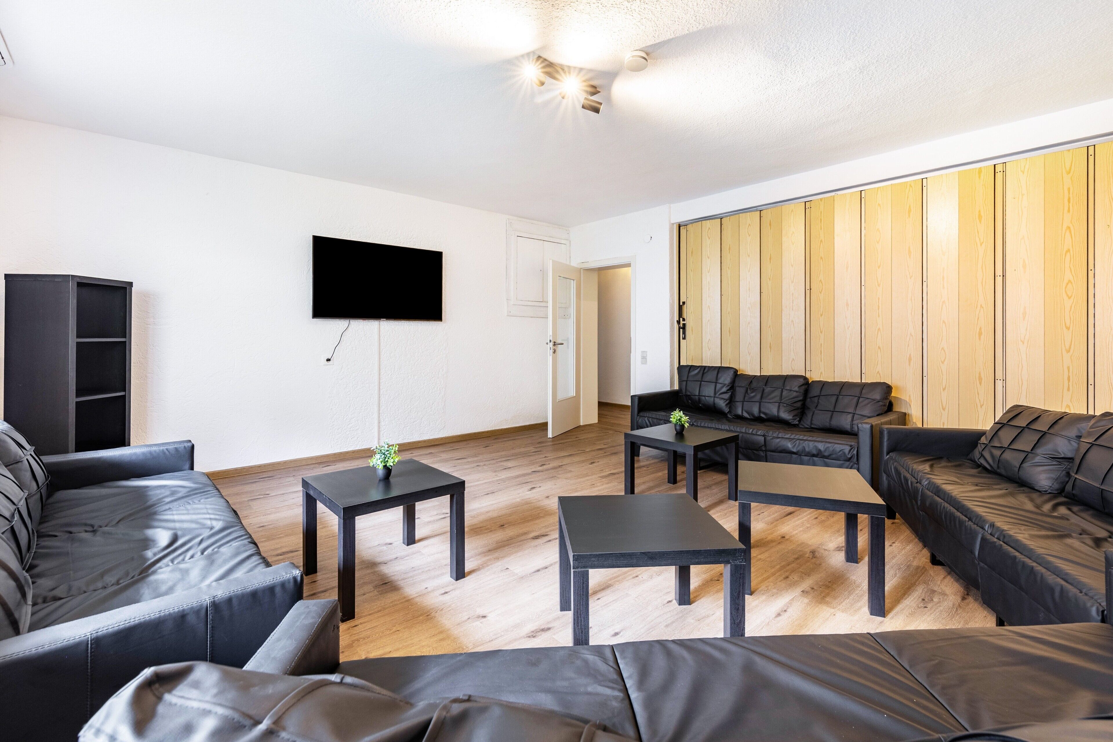 Fernseher, Tischtennisplatte