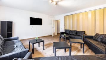 Fernseher, Tischtennisplatte