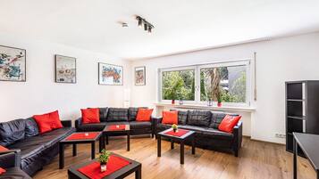 Televisión, mesa de ping pong