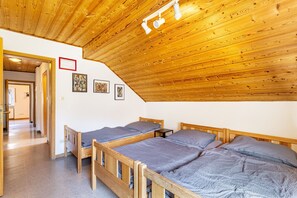 8 bedrooms, WiFi - Guesthouse with Shared Garden and Wi-Fi (Finnentrop)