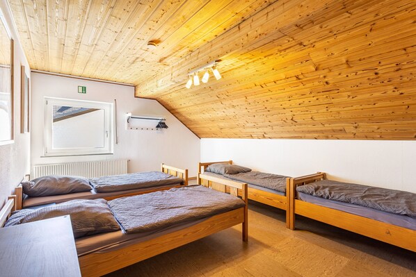 8 bedrooms, WiFi