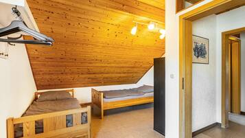 8 bedrooms, WiFi
