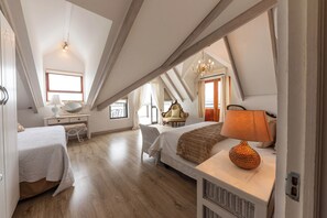 3 chambres, fer et planche à repasser, Wi-Fi, draps fournis