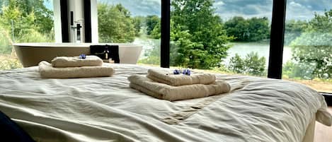 3 bedrooms, iron/ironing board, Internet