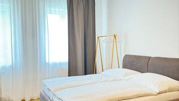 1 bedroom, iron/ironing board, internet, bed sheets