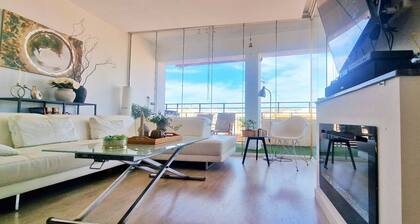 Spectacular luxury penthouse. Large terrace. Central location. Views of the castle