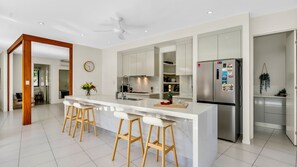 Fridge, microwave, oven, stovetop - Belle Escapes Sunset Boulevard (Palm Cove)