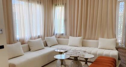 Beautiful Villa with Private Pool, 15 minutes from downtown