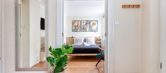 Classic 1BR - Notting Hill Gem