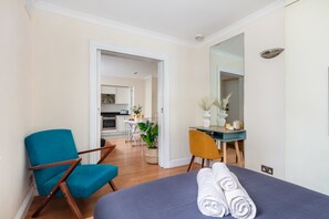 Iron/ironing board, free WiFi - Classic 1BR - Notting Hill Gem (London)