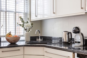 City Apartment, 1 Bedroom, Non Smoking | Private kitchen | High chair