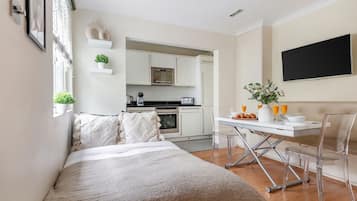 City Apartment, 1 Bedroom, Non Smoking | Living area