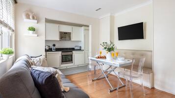 City Apartment, 1 Bedroom, Non Smoking | Living area