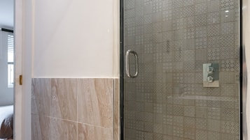 City Apartment, 1 Bedroom, Non Smoking | Bathroom
