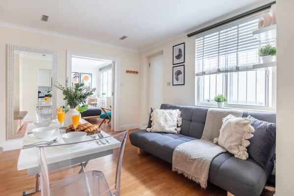 City Apartment, 1 Bedroom, Non Smoking | Living area