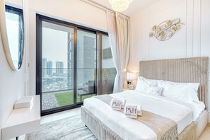 Luxury Apartment | Down comforters, in-room safe, individually decorated - PVH - Exquisite 1BR - Binghatti Canal (Dubai)