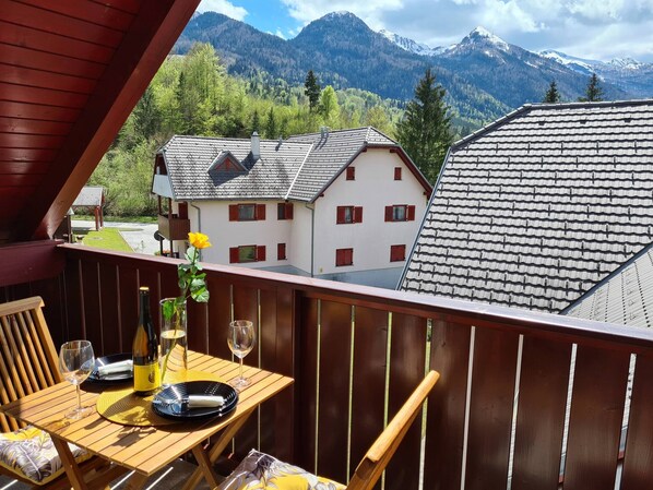 Outdoor dining - Juliana Apartment- AC Bikes SUP Bled Bohinj (Bohinj)