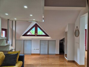 Apartment, 1 Bedroom, Accessible, Balcony | Living room | Books