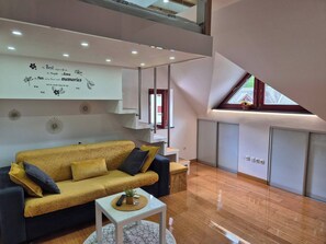 Apartment, 1 Bedroom, Accessible, Balcony | Living room | Books