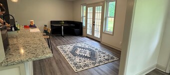 Charming 3-bedroom house on the water