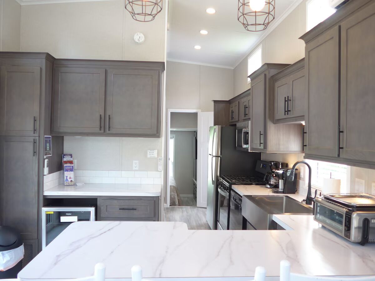 Kylskåp, mikrovågsugn, ugn och spishäll