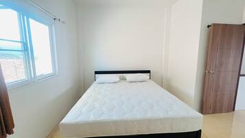 2 bedrooms, internet, bed sheets