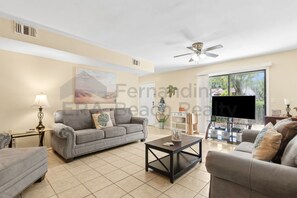 Living area - Spacious 3-Bedroom Condo in Wooded Fernandina Beach, Perfect for Family Getaways! (Fernandina Beach)