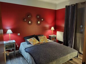 3 bedrooms, iron/ironing board, free WiFi