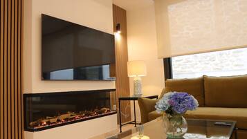 Deluxe huis | Woonruimte | Een 40-inch flatscreentelevisie met digitale zenders en vloerverwarming