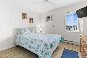 1 bedroom, iron/ironing board, free WiFi, bed sheets - Cozy 1BR Condo Steps from Beach | Prime 36th St Location (Ocean City)