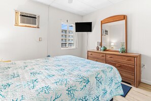 1 bedroom, free WiFi - Cozy 1BR Condo Steps from Beach | Prime 36th St Location (Ocean City)