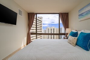 1 bedroom, iron/ironing board, free WiFi, bed sheets - Partial Ocean View Waikiki Suite, Close to beach, AC, Free Wi-Fi & Pool! (Honolulu)