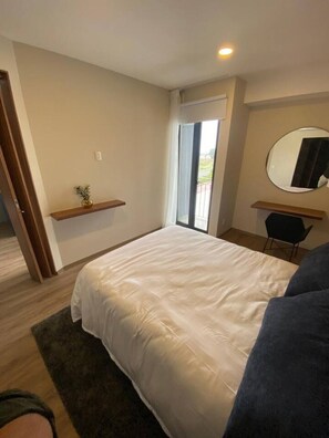 1 bedroom, desk, WiFi, bed sheets