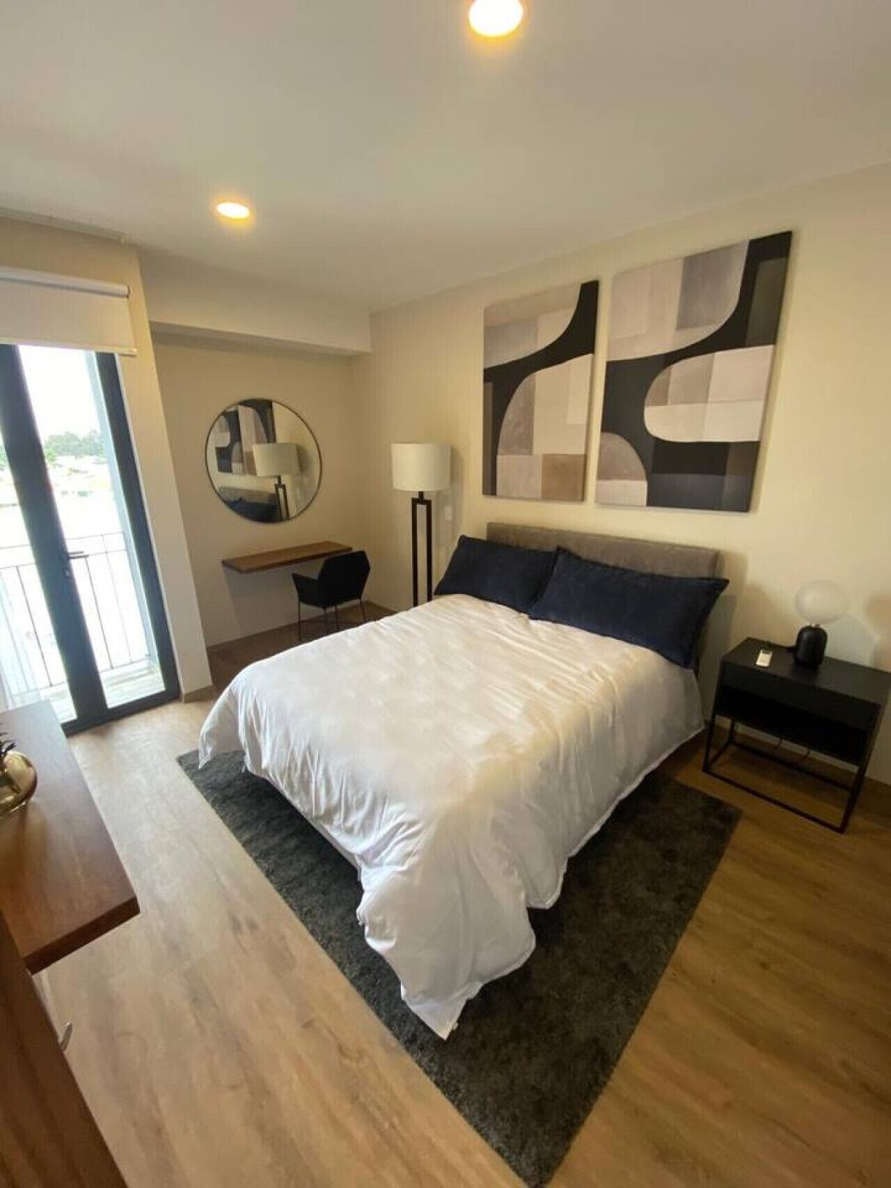 1 bedroom, desk, WiFi, bed sheets