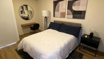 1 Schlafzimmer, Schreibtisch, WLAN, Bettwäsche