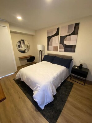 1 makuuhuone, työpöytä, Wi-Fi, vuodevaatteet