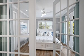 4 bedrooms, free WiFi, bed sheets - January Special: Golf cart included when arriving between Jan 5th-31st 2026 (Anna Maria)