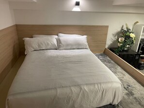 1 quarto, escrivaninha, ferros/tábuas de passar roupa, Wi-Fi de cortesia