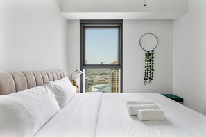 3 slaapkamers, een kluis op de kamer, een strijkplank/strijkijzer, wifi