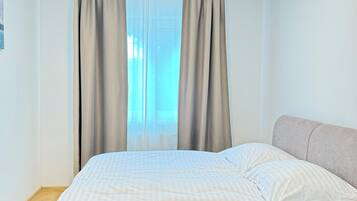 1 bedroom, iron/ironing board, internet, bed sheets