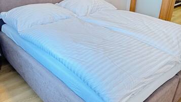 1 bedroom, iron/ironing board, internet, bed sheets