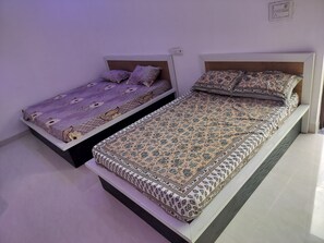 Quadruple Room | Rollaway beds, free WiFi, bed sheets